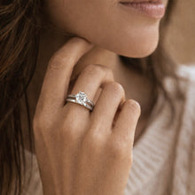 Load image into Gallery viewer, TK097 - High polished (no plating) Stainless Steel Ring with AAA Grade CZ  in Clear