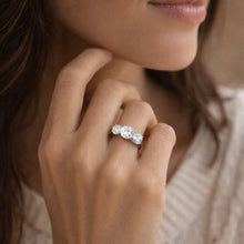 Load image into Gallery viewer, TK168 - High polished (no plating) Stainless Steel Ring with AAA Grade CZ  in Clear